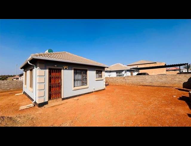 2 BEDROOM HOUSE FOR SALE IN THE ORCHARDS